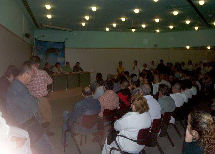 La Asamblea de trabajadores del Hospital Universitario reta a la dirección: ¡O DEFIENDEN EL HUC, O QUÉ DIMITAN! La Asamblea de trabajadores del Hospital Universitario reta a la dirección: ¡O DEFIENDEN EL HUC, O QUÉ DIMITAN!