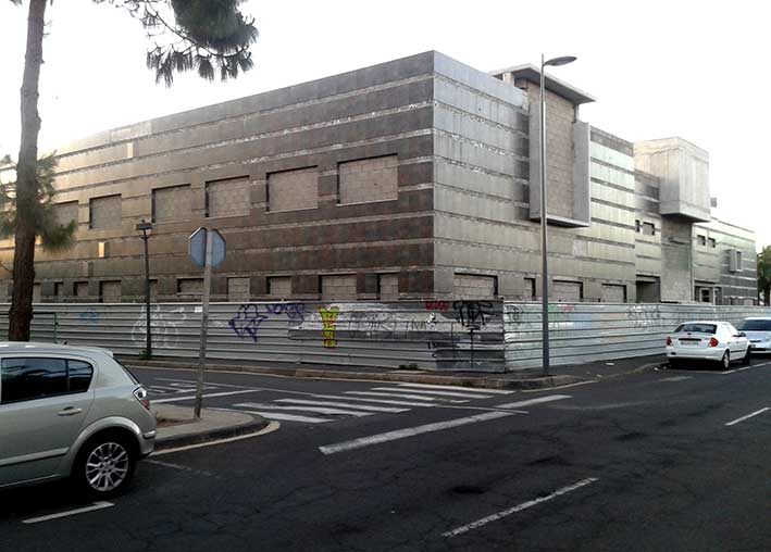 Premeditación en las suspensiones de las obras del Hospital del Sur de Tenerife
