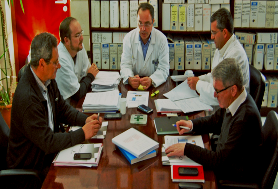 Los trabajadores contrarios a otra direccción que administre miserias para el HUC Los trabajadores contrarios a otra direccción que administre miserias para el HUC