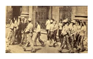 Cien parados finalizan su encierro en la Catedral de Las Palmas 8 de octubre de 1976 Cien parados finalizan su encierro en la Catedral de Las Palmas 8 de octubre de 1976