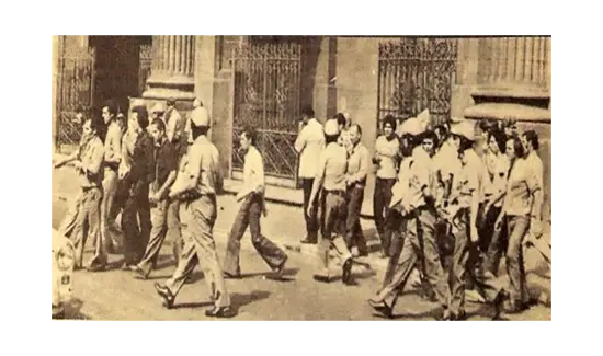 Cien parados finalizan su encierro en la Catedral de Las Palmas 8 de octubre de 1976