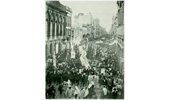 Una muchedumbre homenajea a los obreros asesinados en Calle de Molinos 19 de noviembre  de 1911
