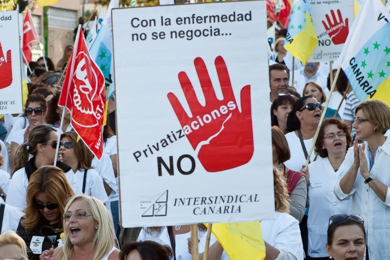 Derogar la Ley que permite la gestión privada de los hospitales públicos
