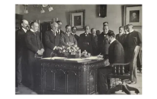 El tratado de París segrega a los emigrantes canarios frente a los españoles 10 de diciembre de 1898 El tratado de París segrega a los emigrantes canarios frente a los españoles 10 de diciembre de 1898