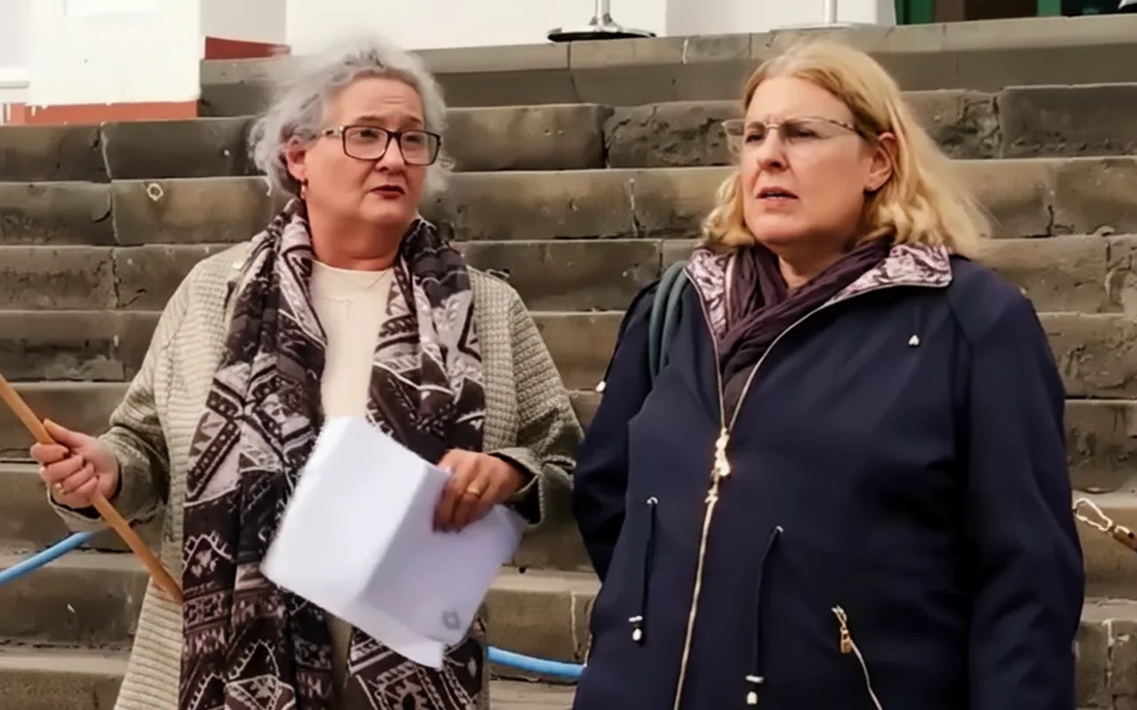 El desdén del Gobierno canario hacia el Hospital Insular de Lanzarote, confirma su desprecio hacia nuestros mayores y dependientes El desdén del Gobierno canario hacia el Hospital Insular de Lanzarote, confirma su desprecio hacia nuestros mayores y dependientes