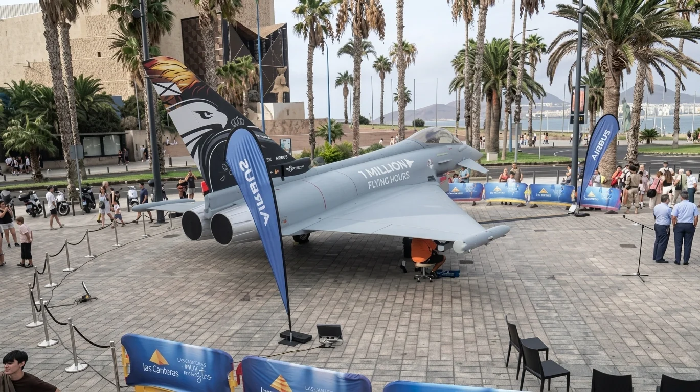 Normalización de la guerra: el cazabombardero en el centro comercial Normalización de la guerra: el cazabombardero en el centro comercial