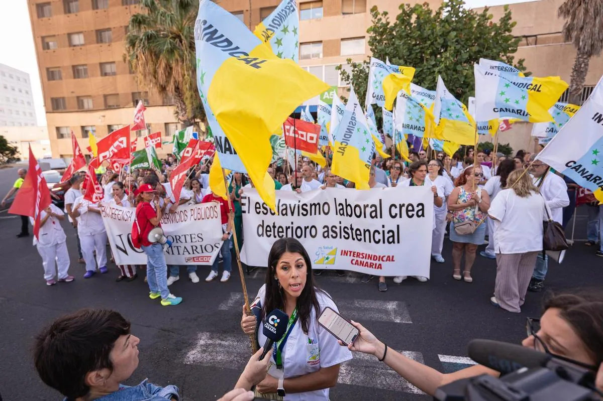 Los trabajadores del HOSPITAL DE LA CANDELARIA se suman a las protestas por los recortes de plantilla Los trabajadores del HOSPITAL DE LA CANDELARIA se suman a las protestas por los recortes de plantilla